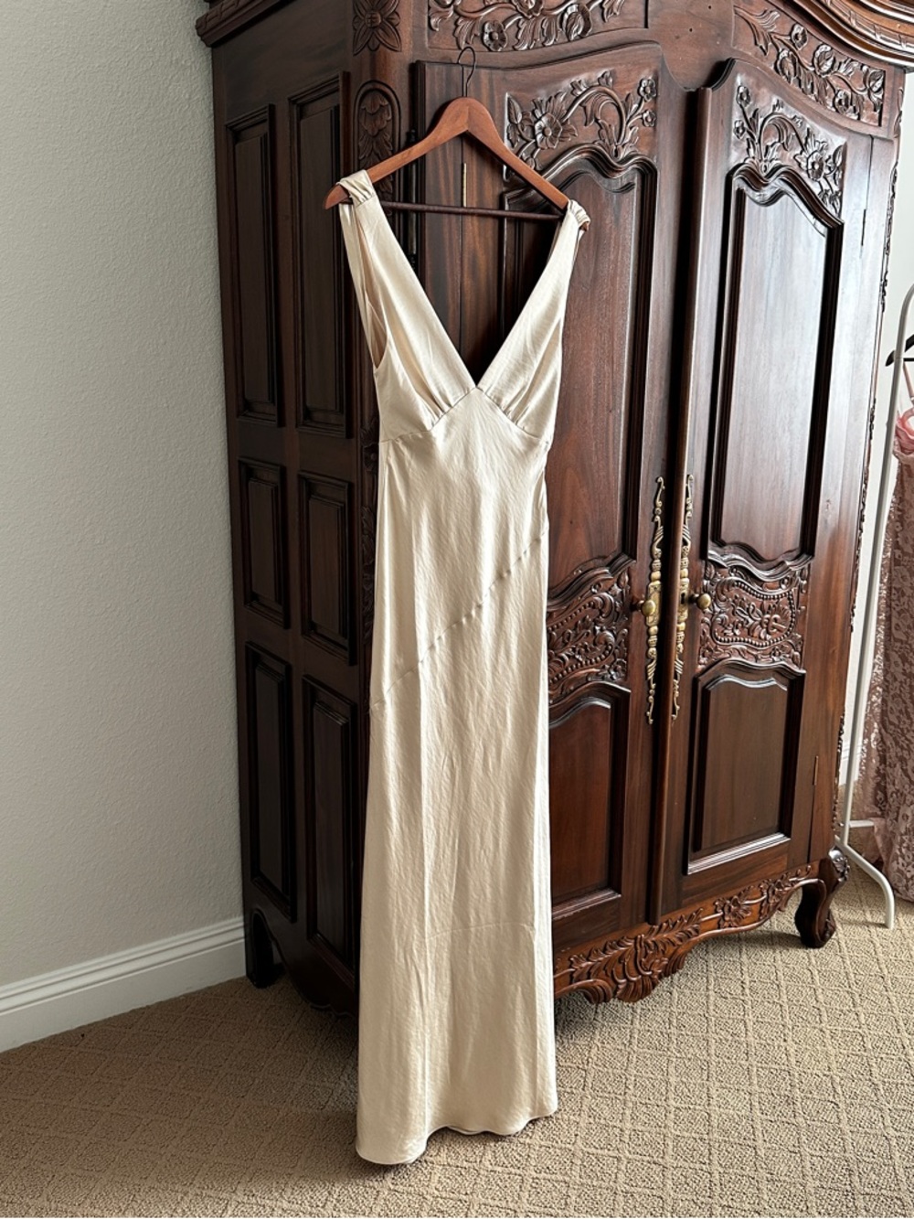 Meshki Gown